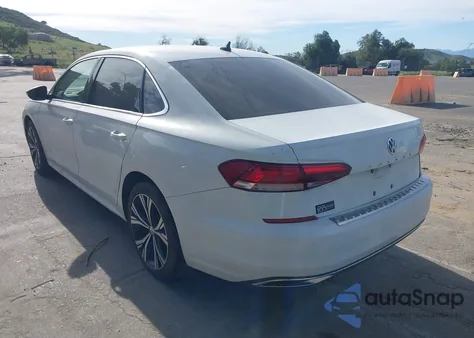 2021 Volkswagen Passat 2.0T Se z USA, uszkodzony, nr VIN 1VWSA7A38MC014530